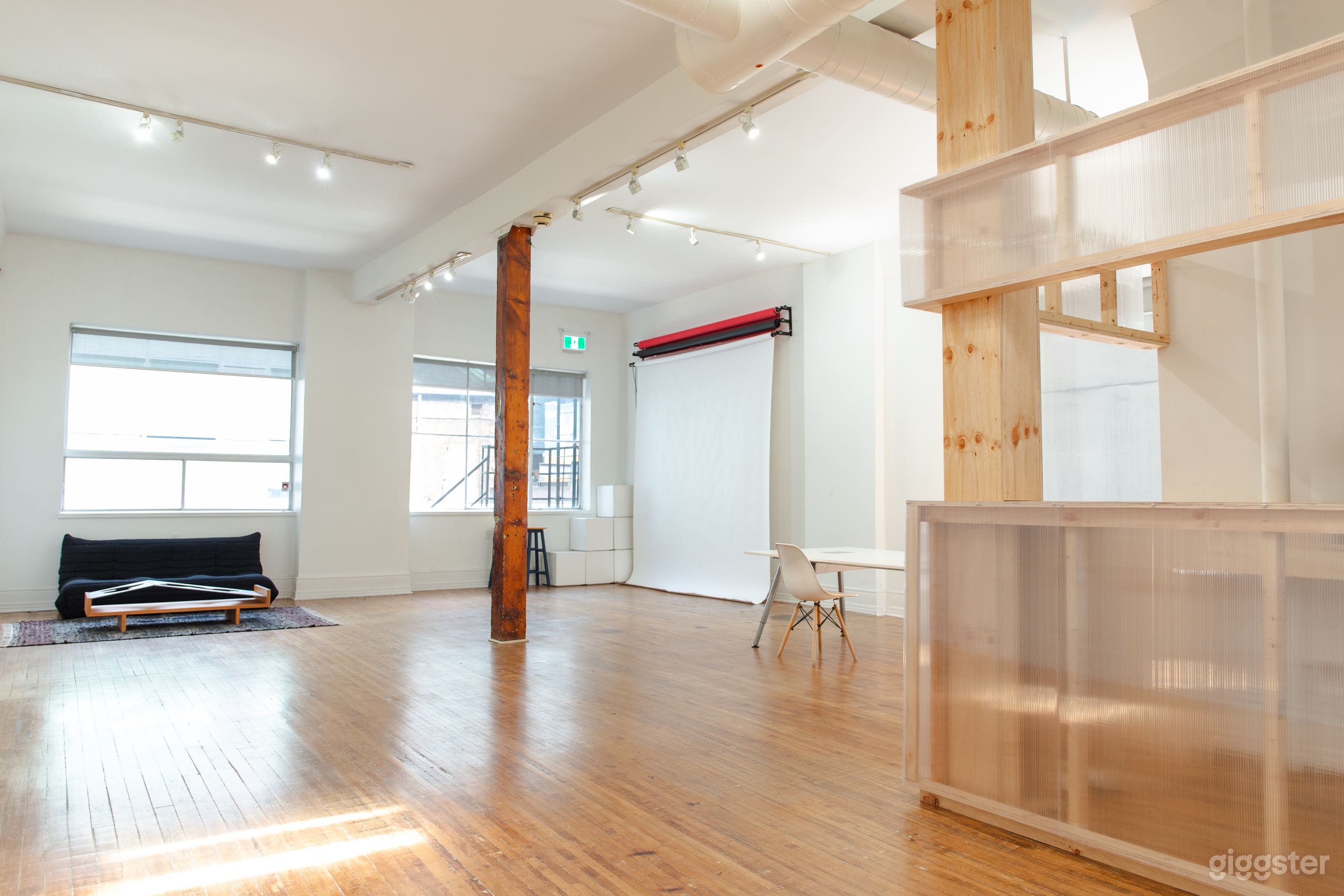 NYC Style Loft Studio Photo 1