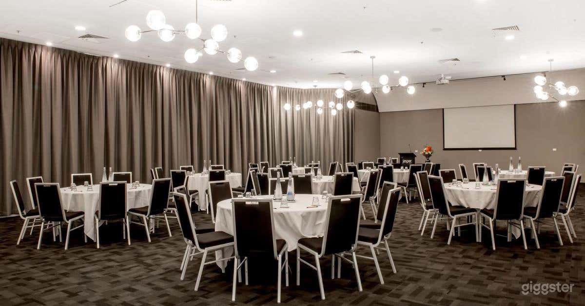 This impressive "Function Hall" Photo 4