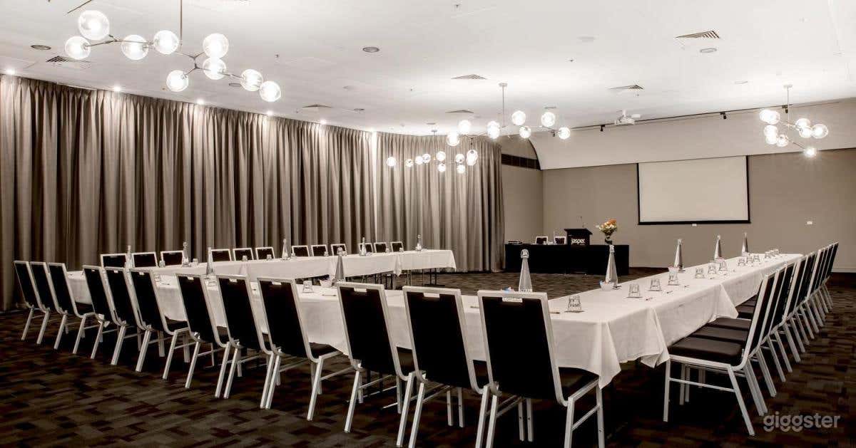 This impressive "Function Hall" Photo 2