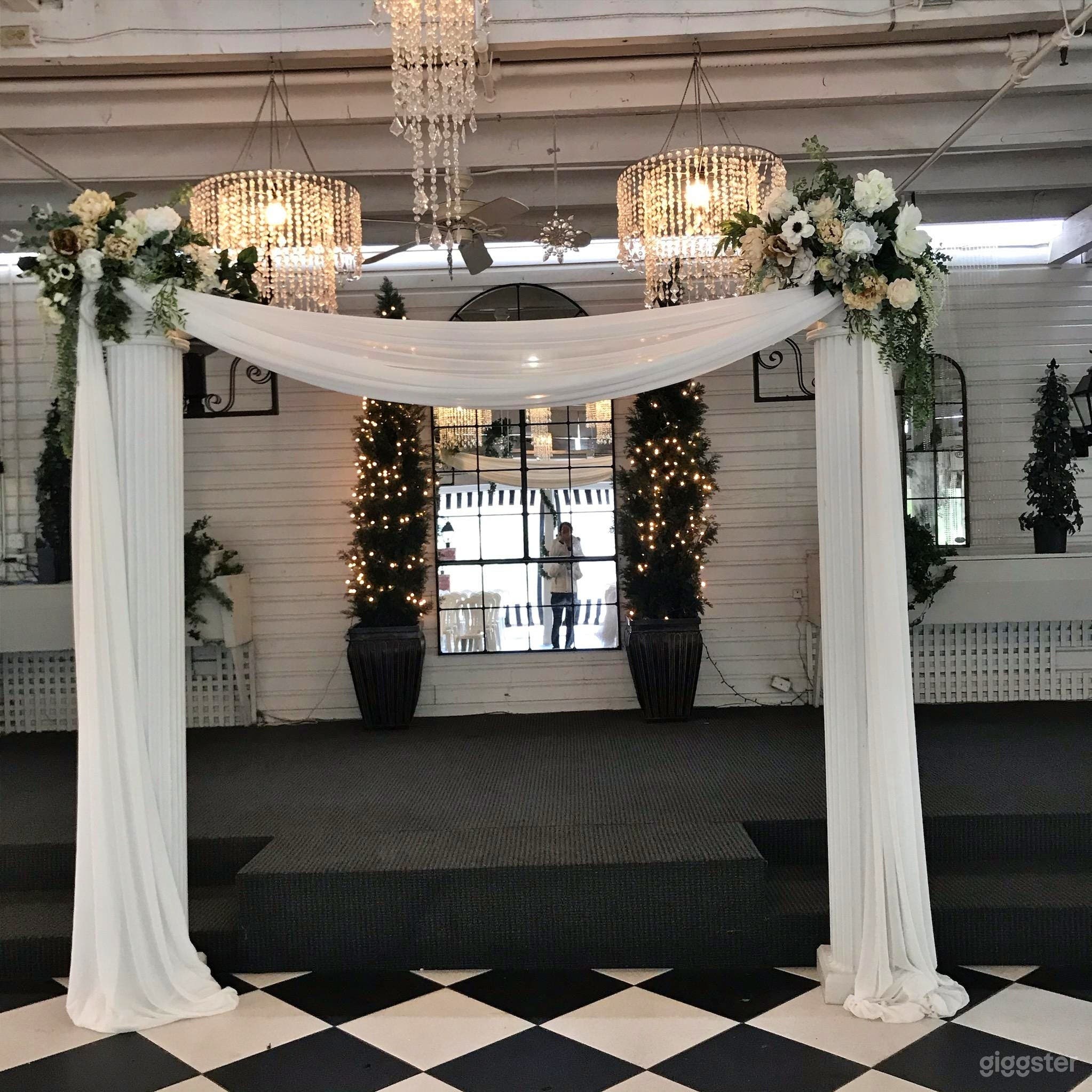 Crystal Garden Room Photo 4