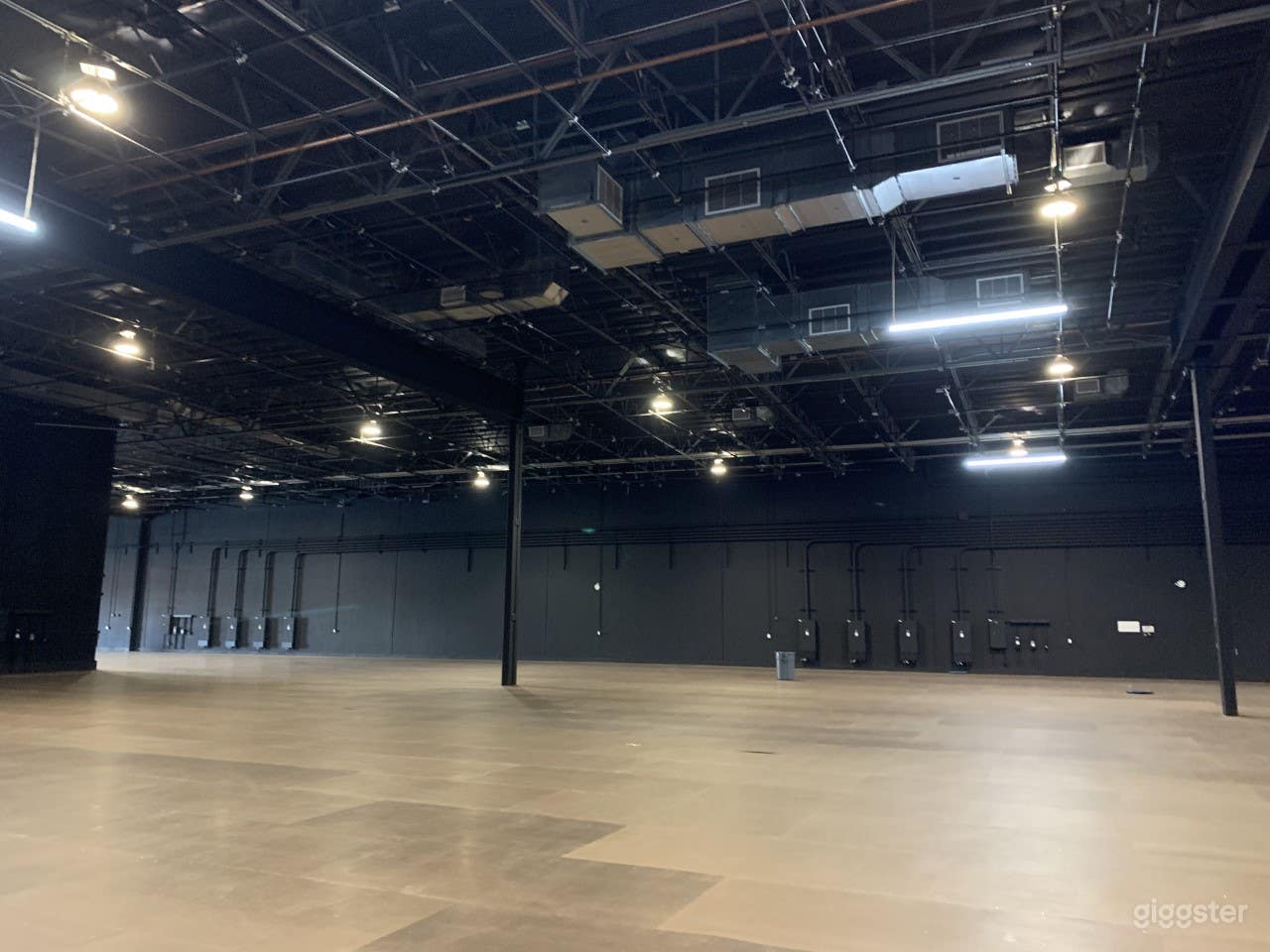 Stage 8  10,444 sq ft 
Wood over Concrete Floor
4,800 amps power