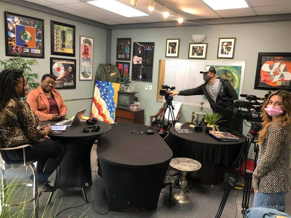 Fully Equipped Video Podcasting Studio w/Editing  Photo 2