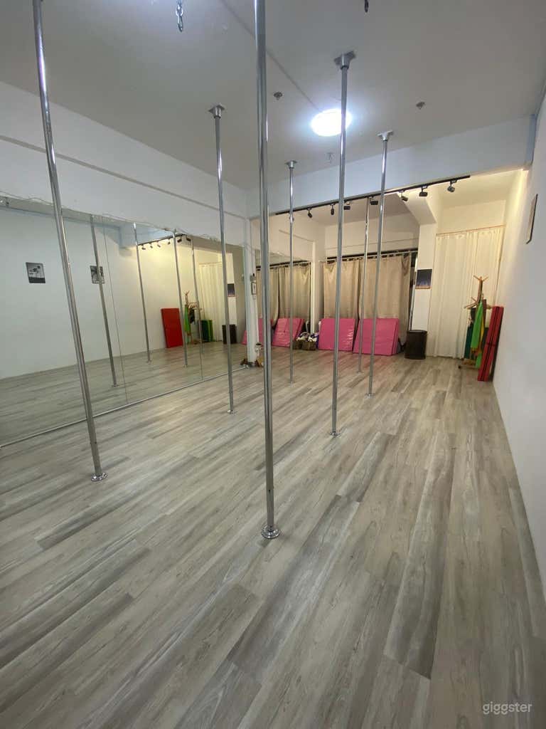  Studio with poles 