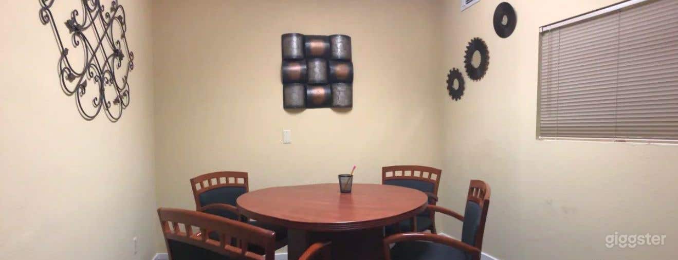 Comfortable Conference Room for 4 Photo 3