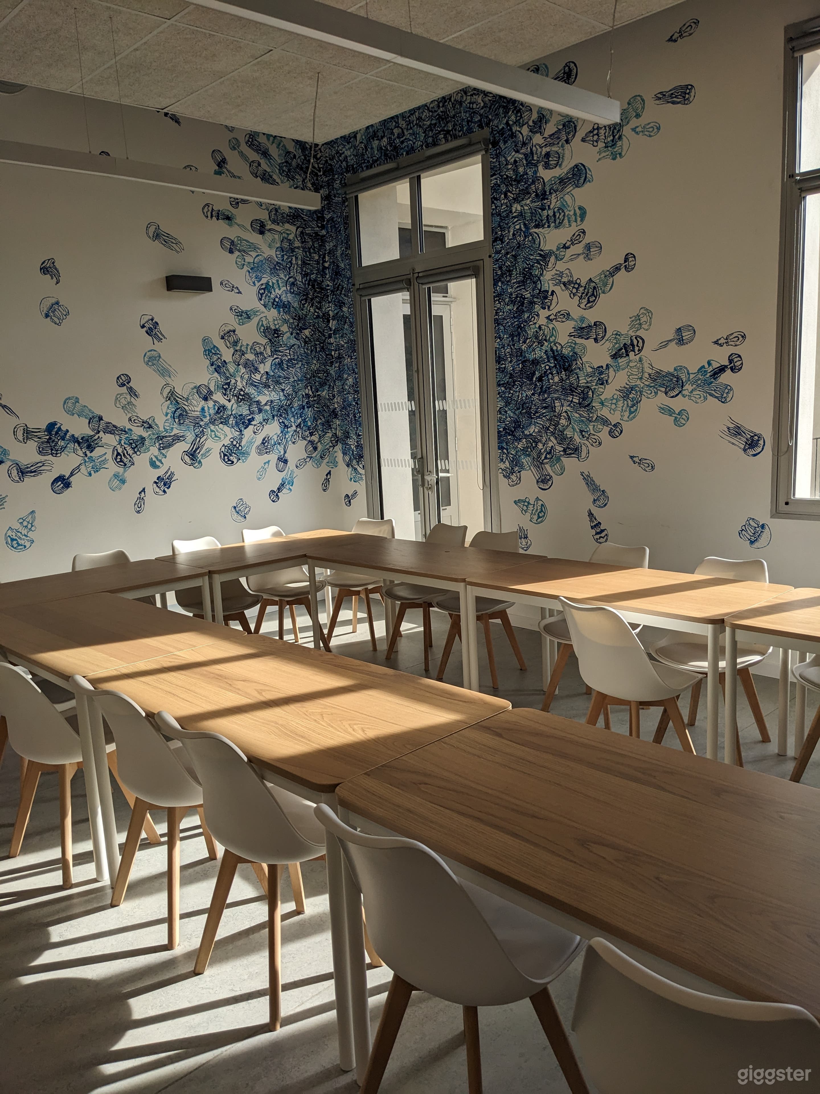 Photo de Un espace vibrant où travail, culture et communauté se rencontrent 4