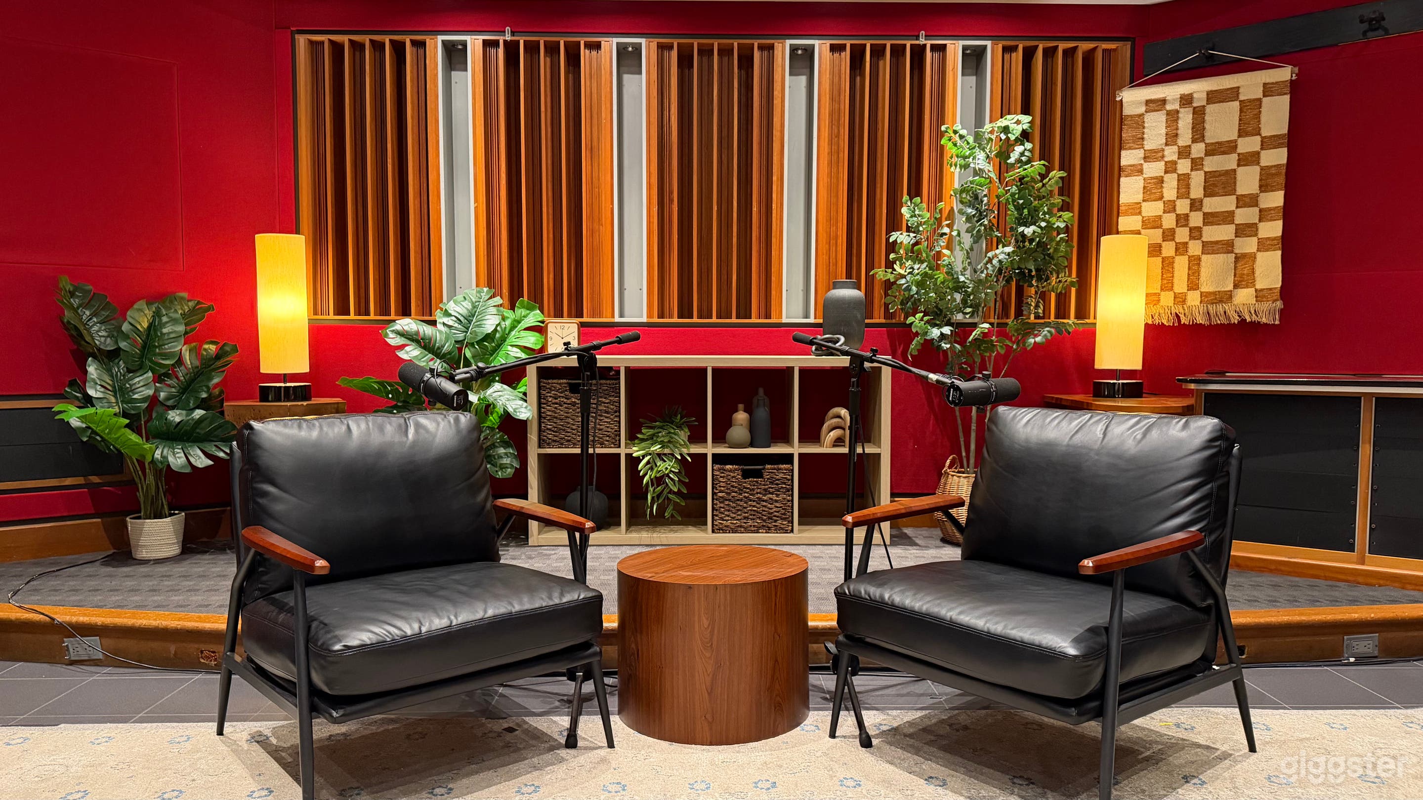 Dual-Design Podcast Studio with Full Production - Studio 7 Photo 3