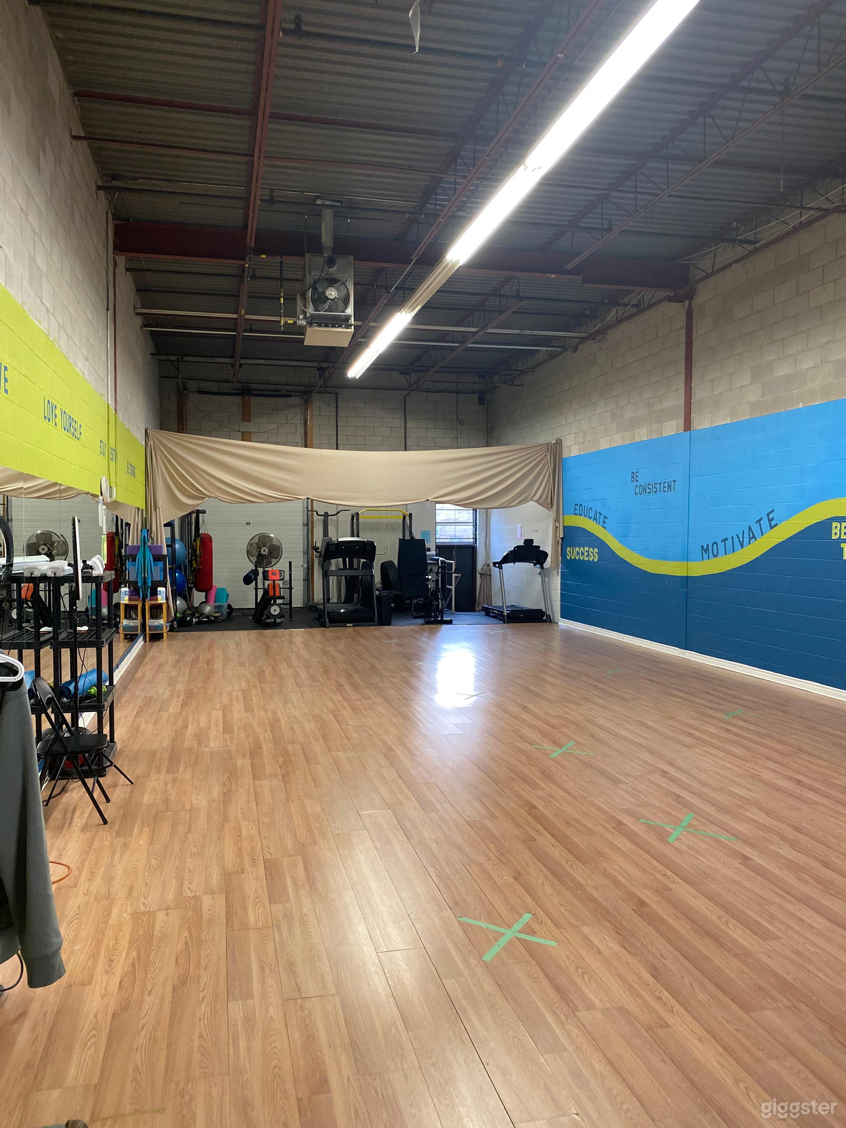 Spacious High Ceiling Event Studio  Photo 1