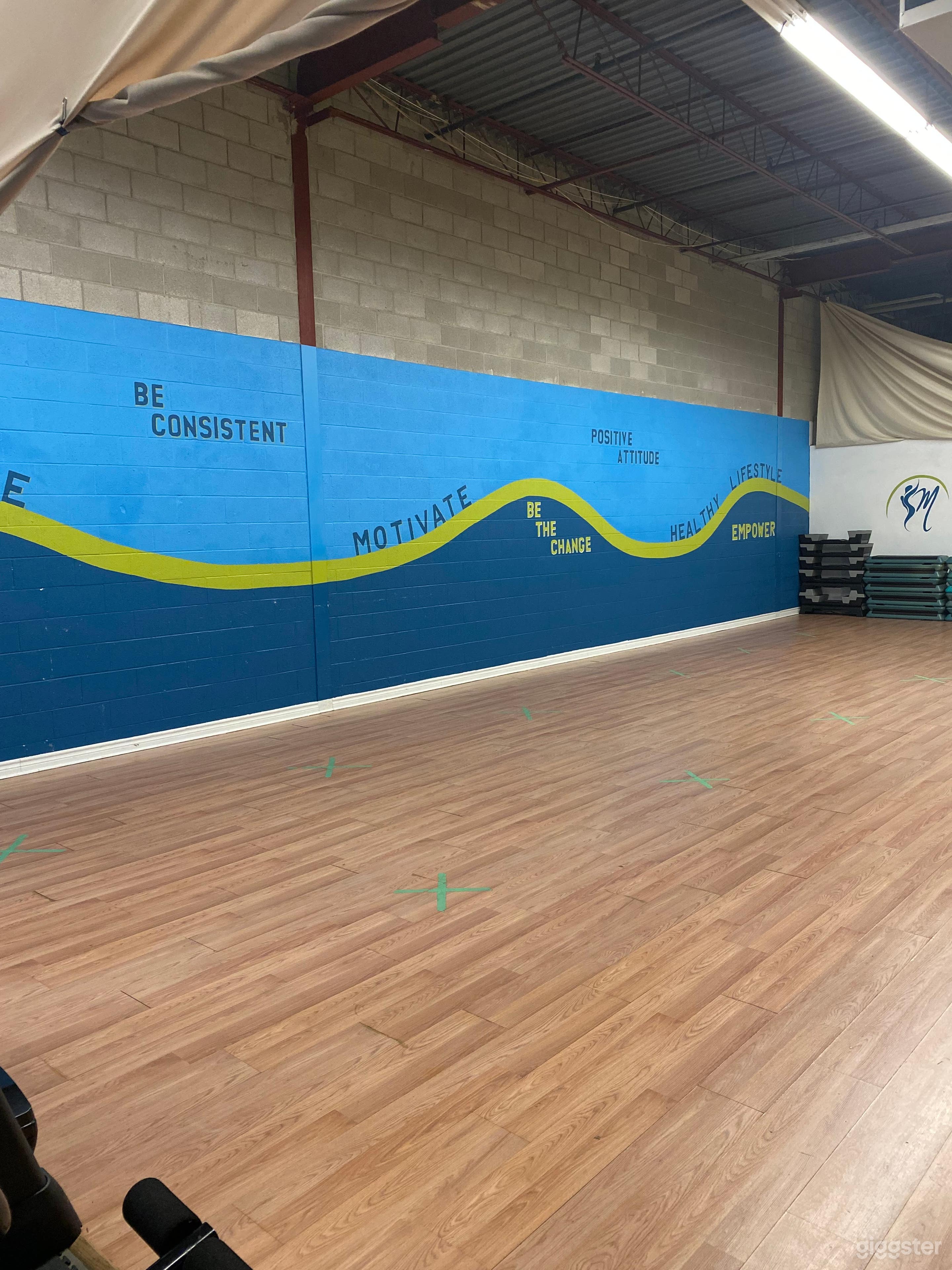 Spacious High Ceiling Event Studio  Photo 2