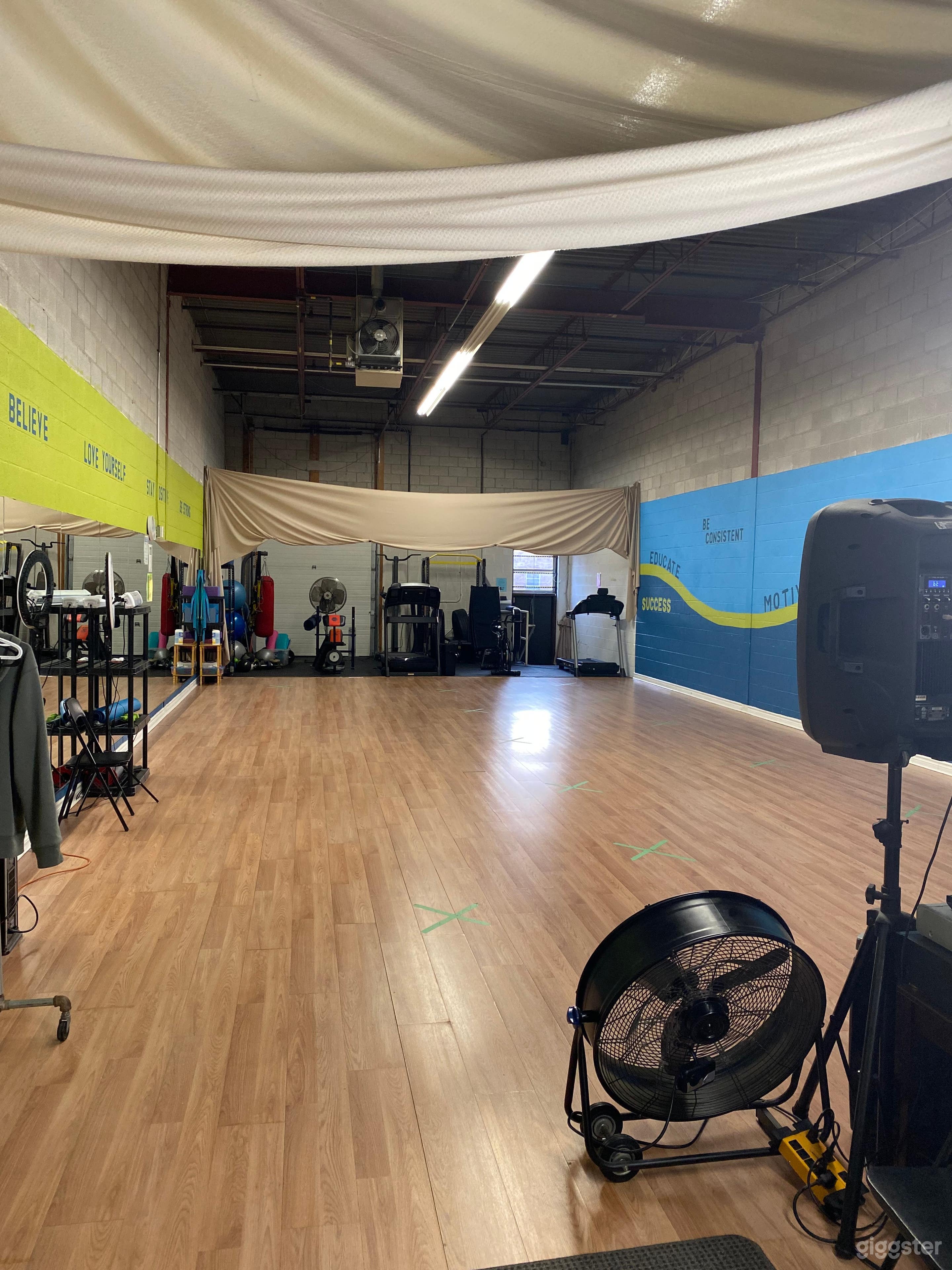 Spacious High Ceiling Event Studio  Photo 3