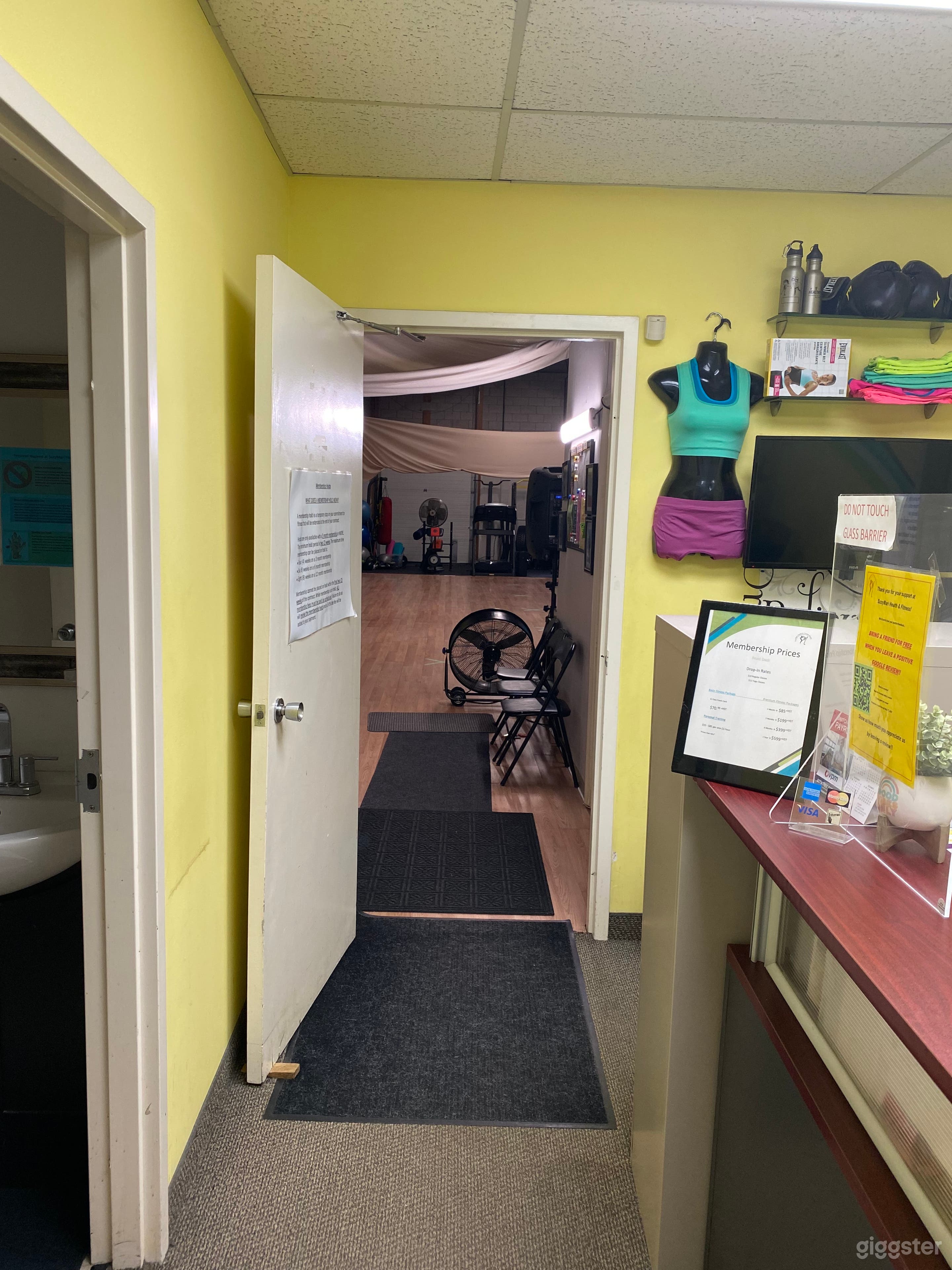 Spacious High Ceiling Event Studio  Photo 4