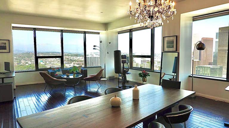  DTLA Loft with 270 degree views of the skyline 