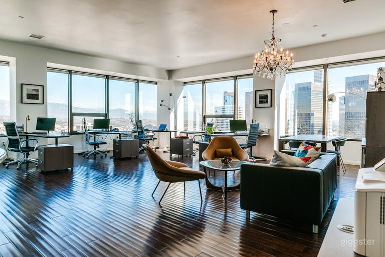  DTLA Loft with 270 degree views of the skyline 