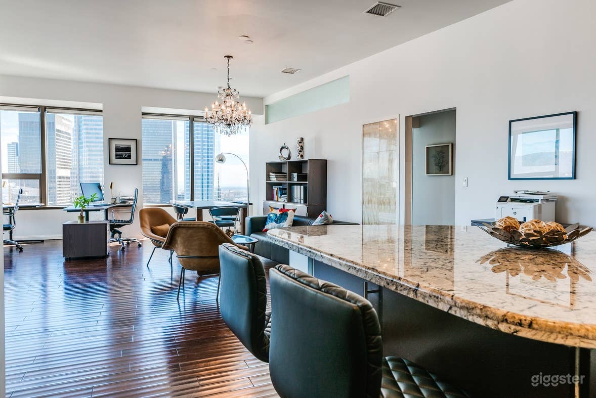 DTLA Loft with 270 degree views of the skyline Photo 3