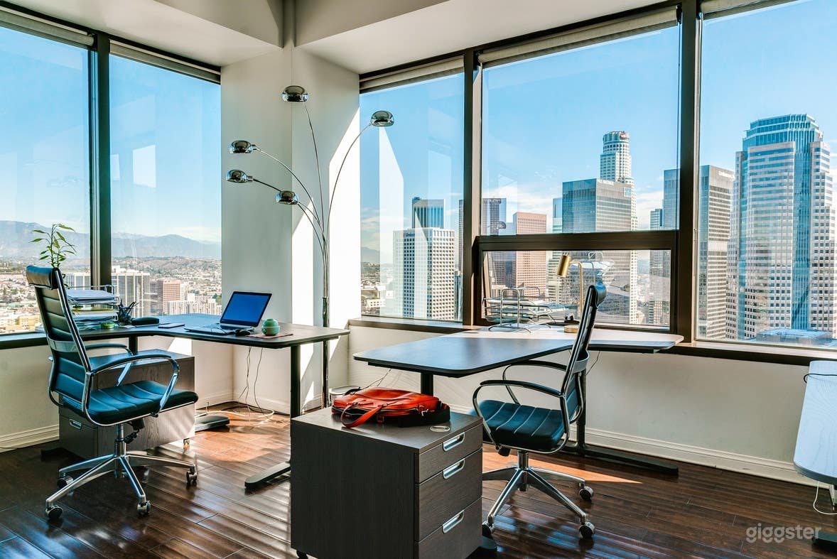 DTLA Loft with 270 degree views of the skyline Photo 2