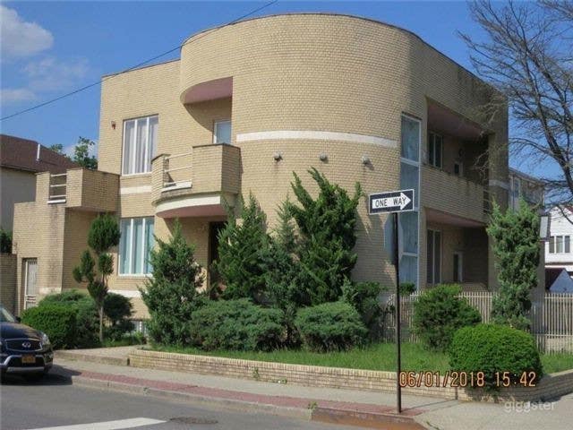 Beachfront modern mansion Photo 3