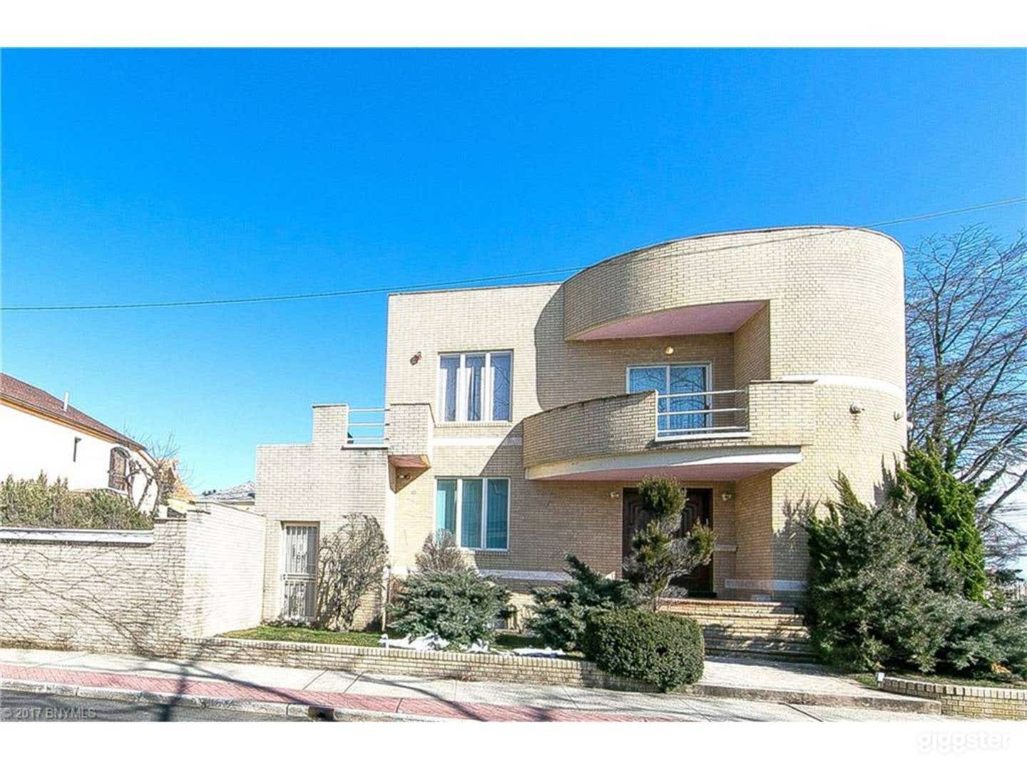 Beachfront modern mansion Photo 1