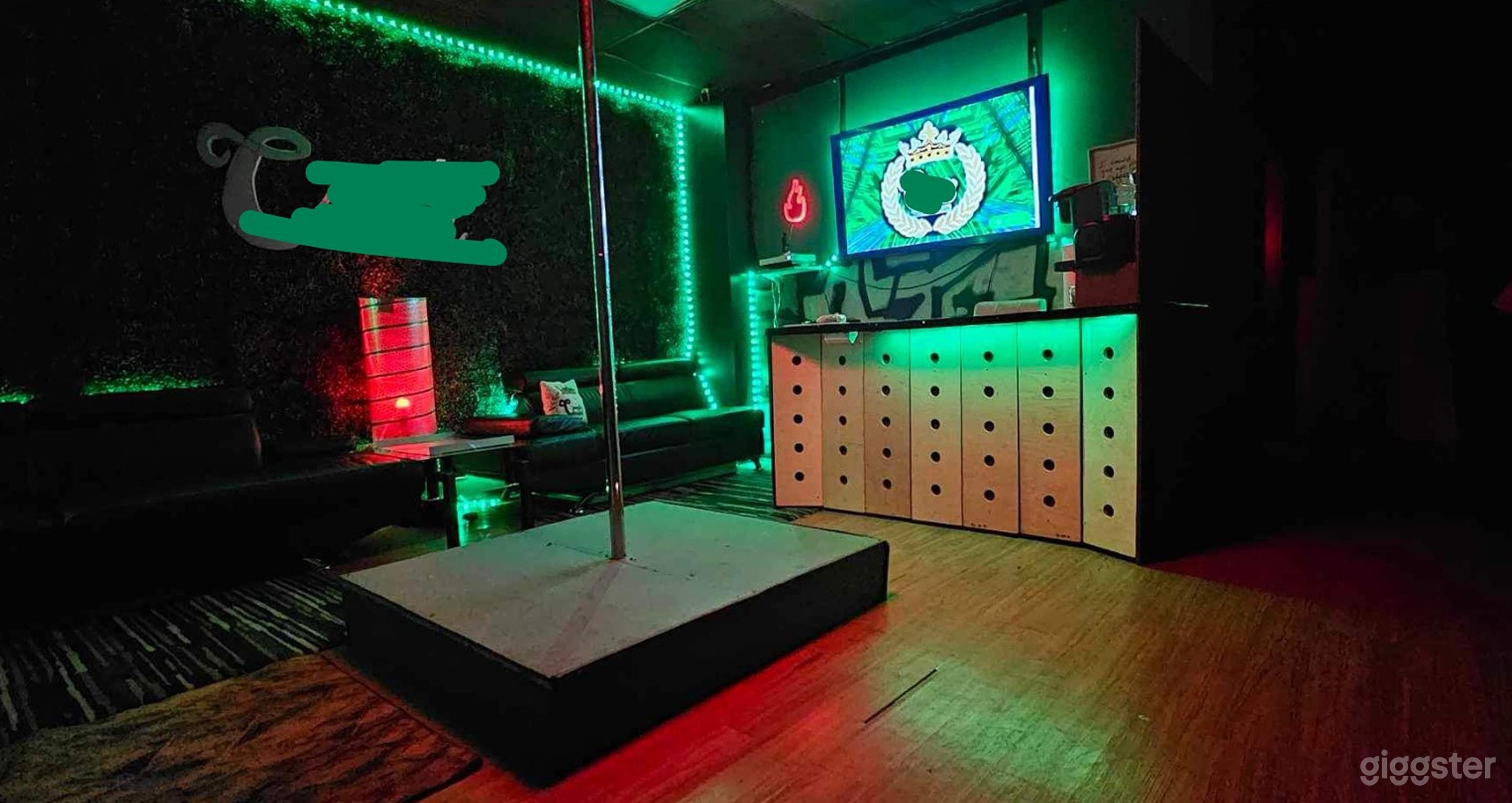 Renowned Music Studio A Photo 2