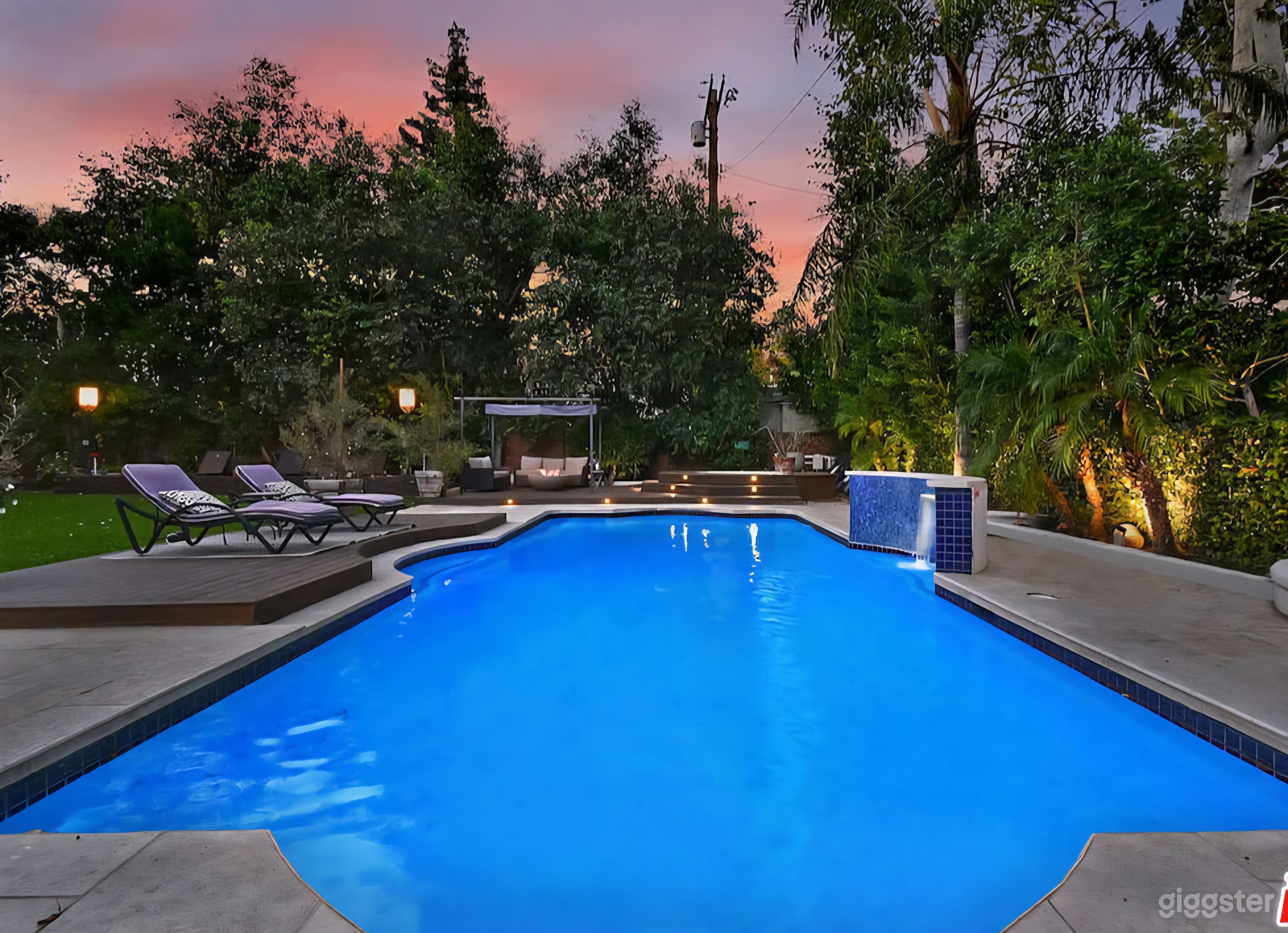 Beautiful Lot and pool. Perfect for gatherings Photo 1