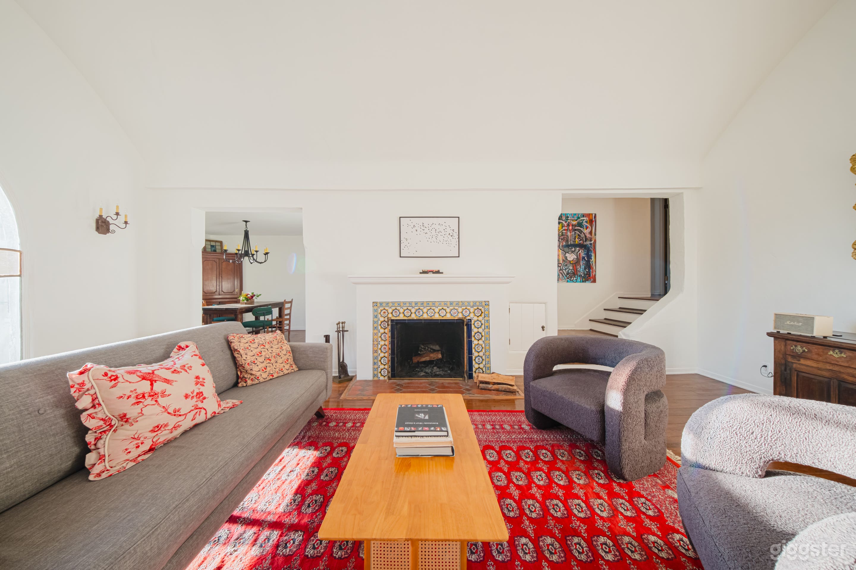 HOLLYWOOD HILLS SANCTUARY WITH SPANISH CHARM Photo 4