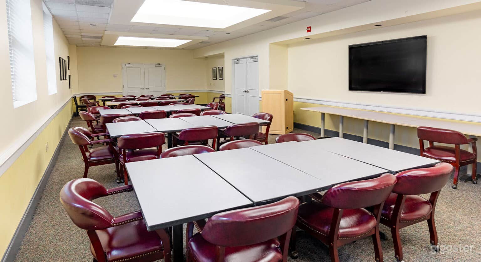Professional Setting Conference Room Photo 3