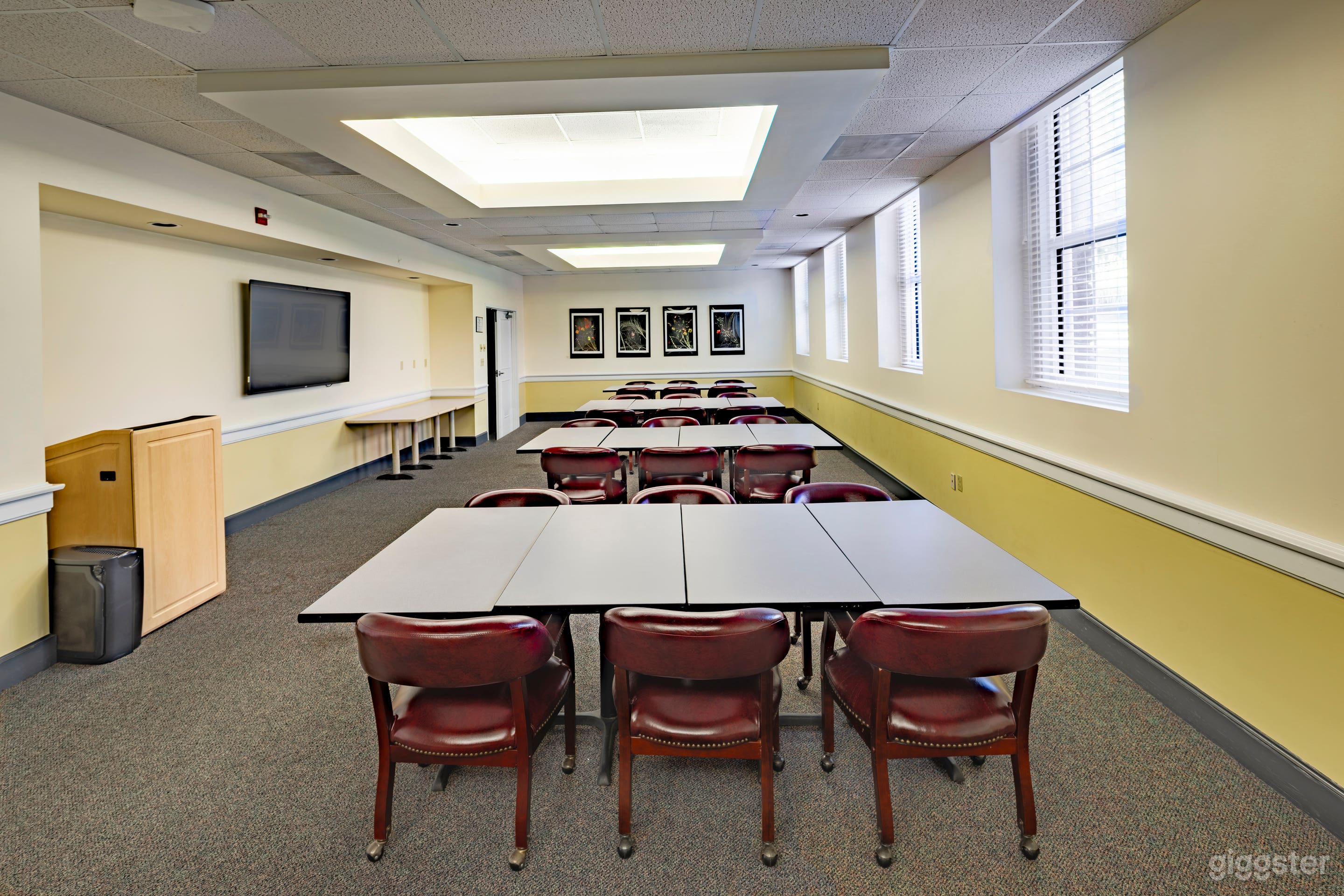 Professional Setting Conference Room Photo 2