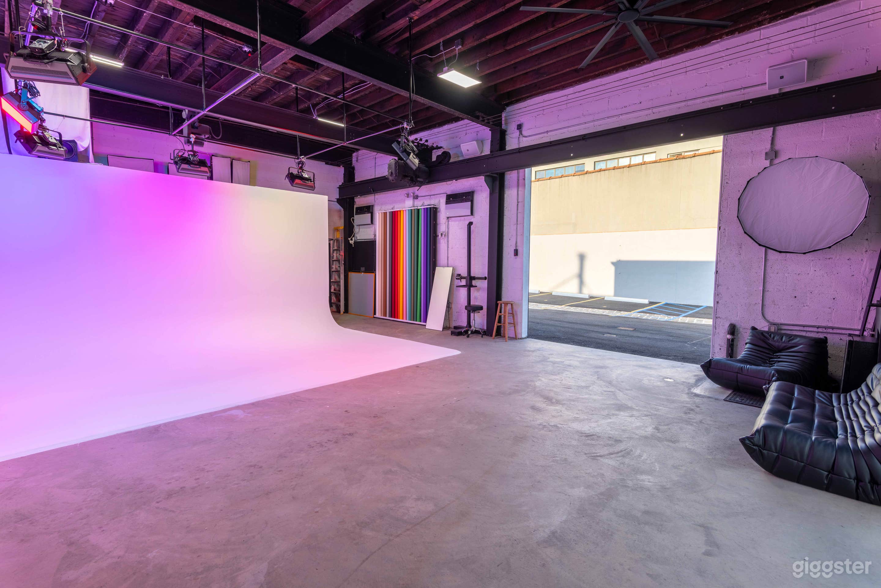 Drive-In Cyc Wall Studio with Equipment Included Photo 3