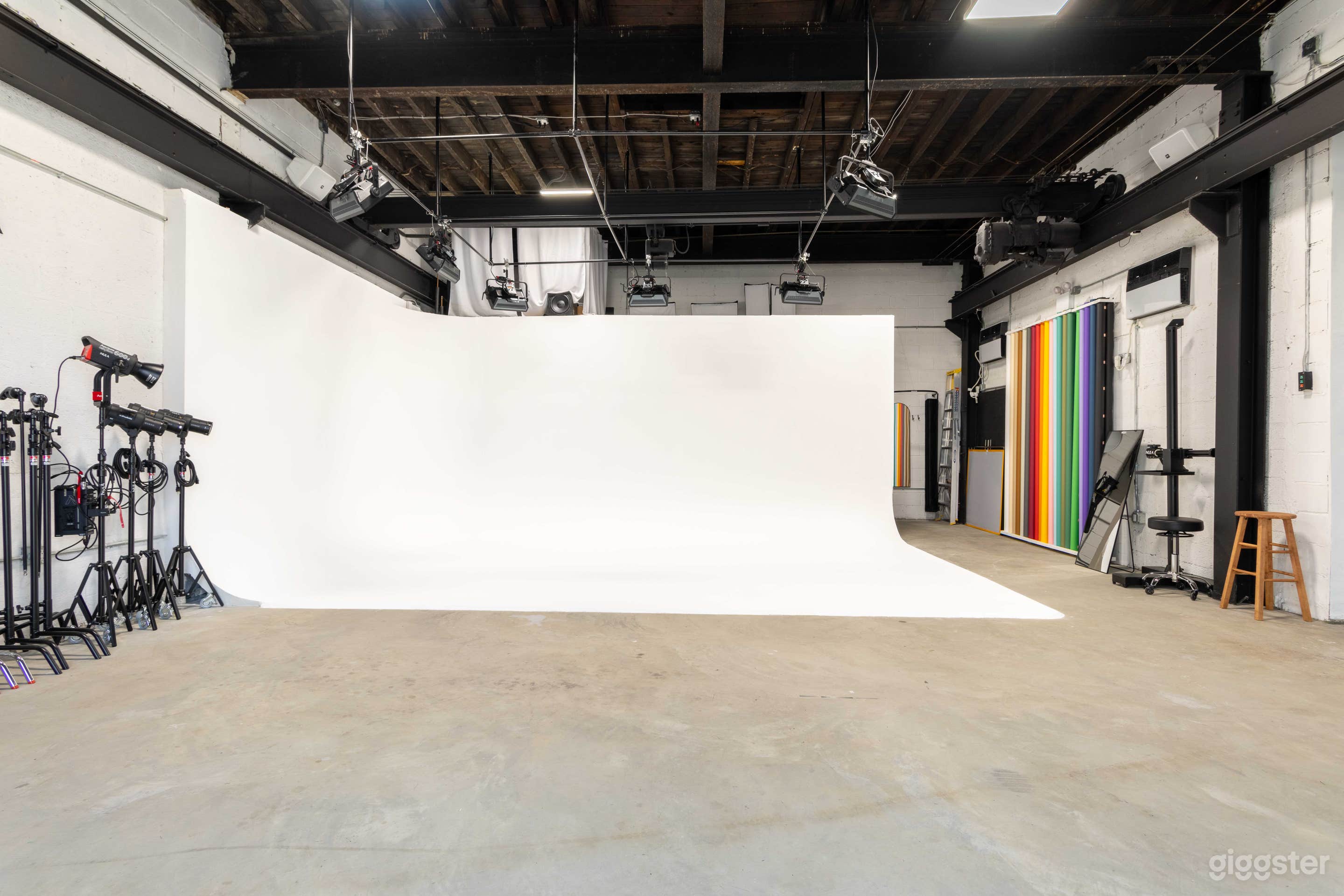 Drive-In Cyc Wall Studio with Equipment Included Photo 1