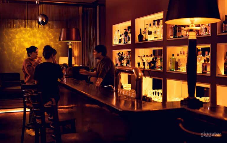 Warme und atmosphärische Bar 