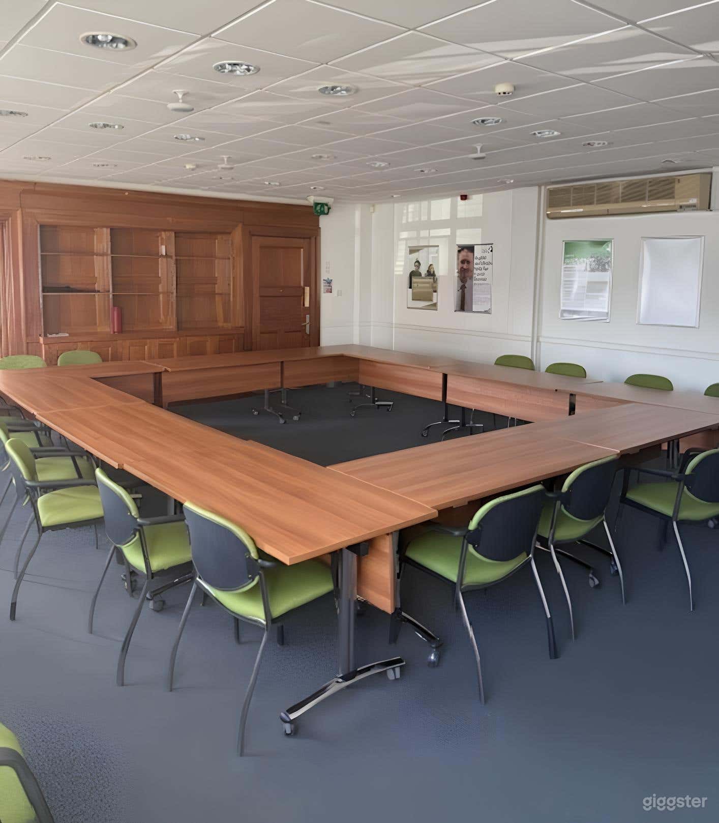 State-of-the-Art Boardroom - Tottenham  Photo 3