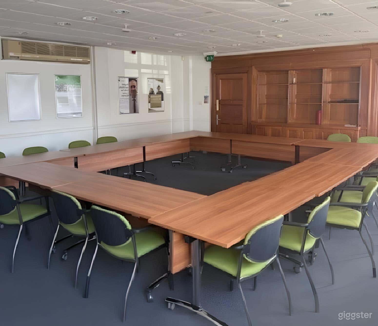 State-of-the-Art Boardroom - Tottenham  Photo 2