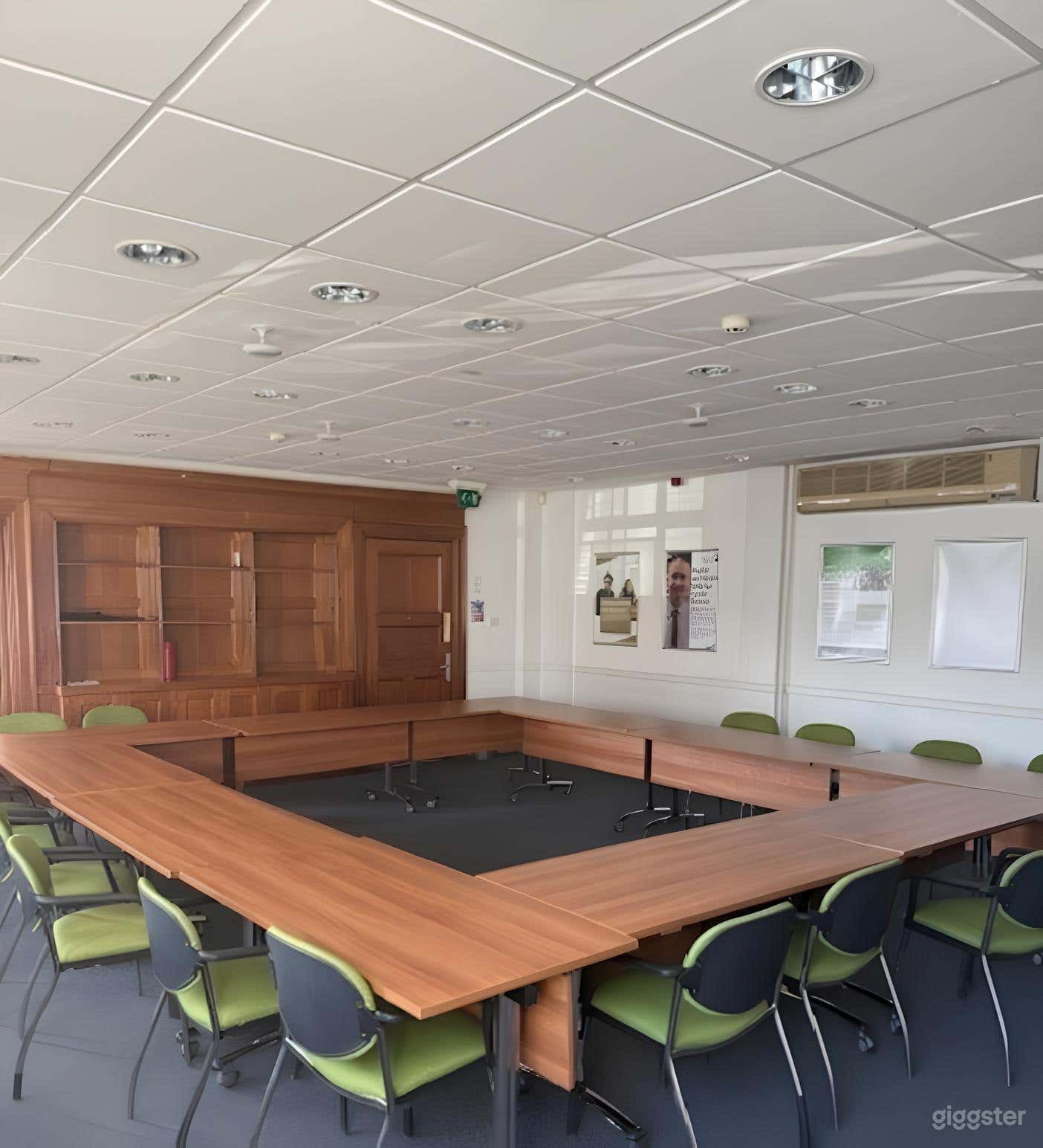 State-of-the-Art Boardroom - Tottenham  Photo 4