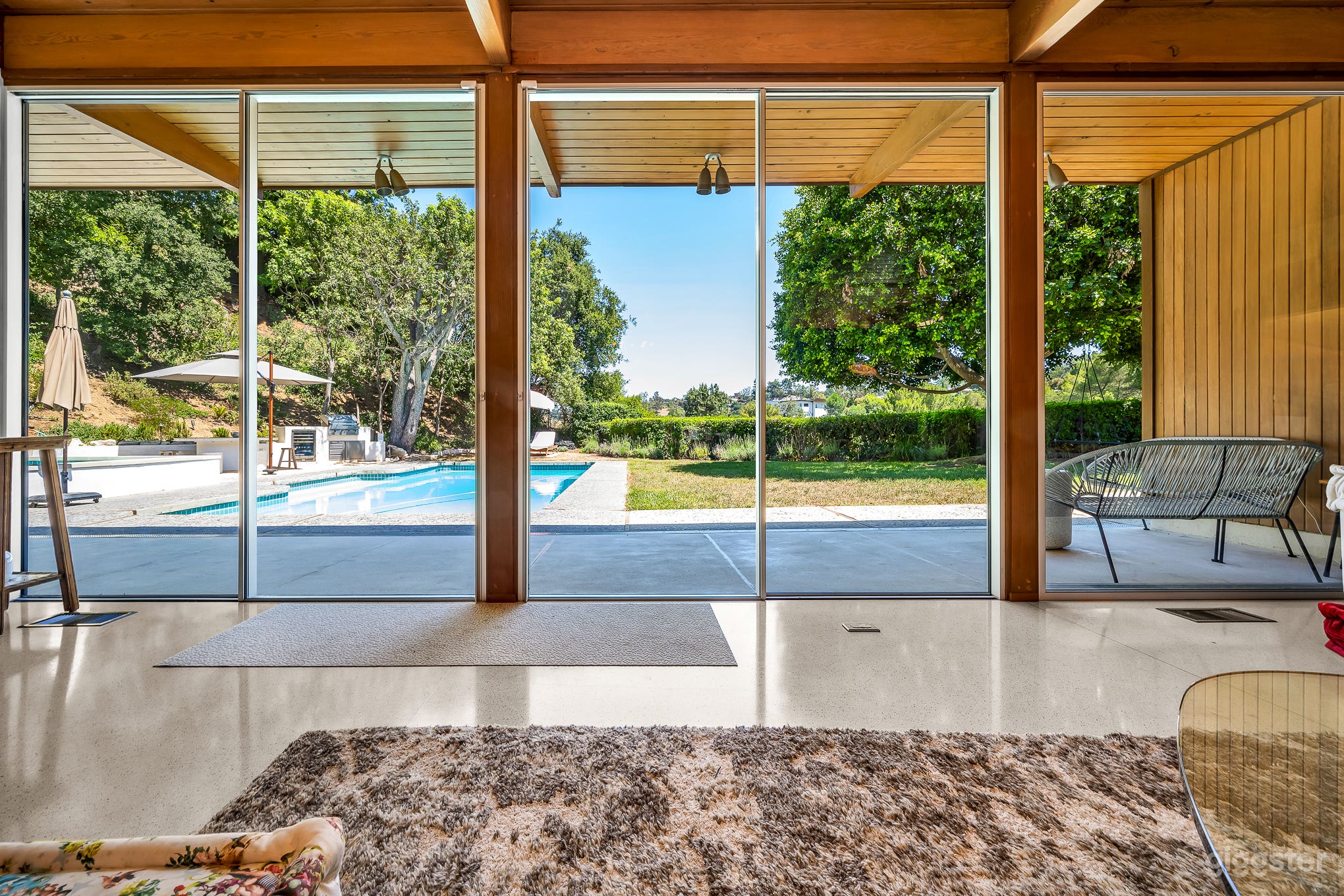 Laurel Canyon Mid Century on 3/4 acre ridgetop Photo 4