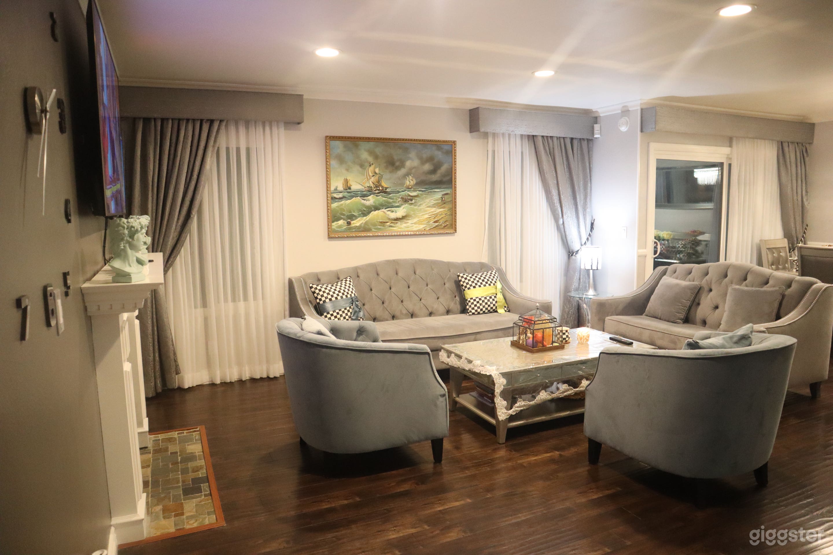 Beautiful  Empty Townhouse for filming Photo 2