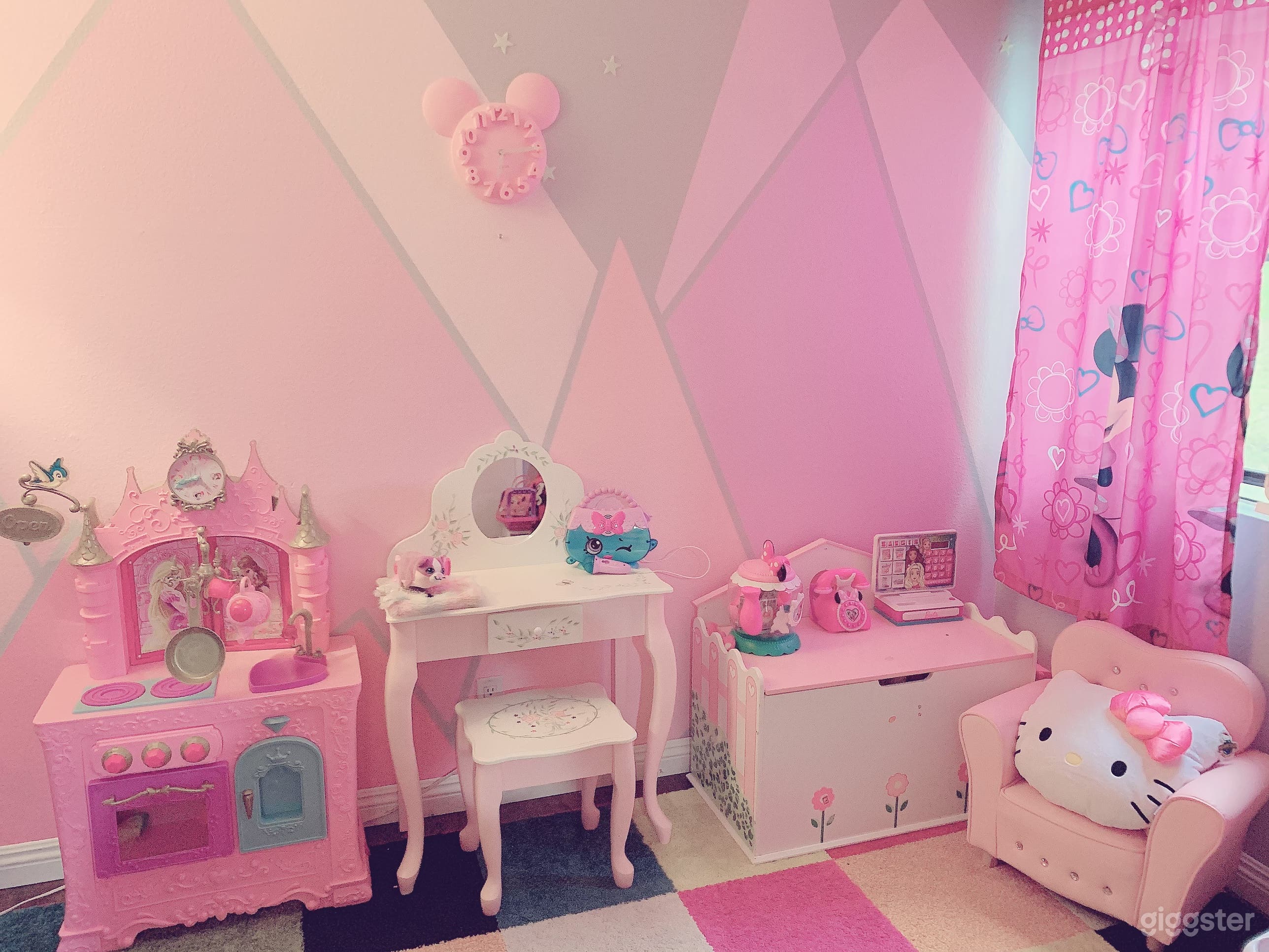 Beautiful  Empty Townhouse for filming Photo 3