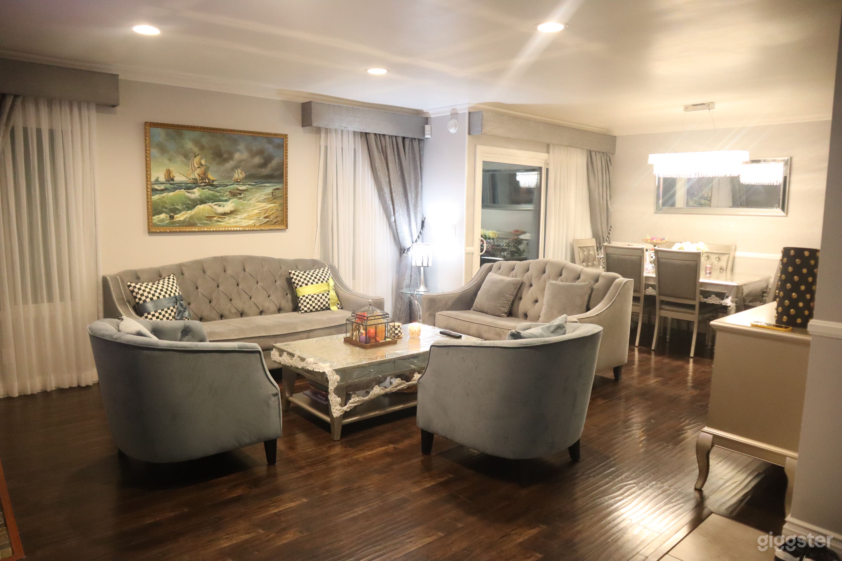 Beautiful  Empty Townhouse for filming Photo 1