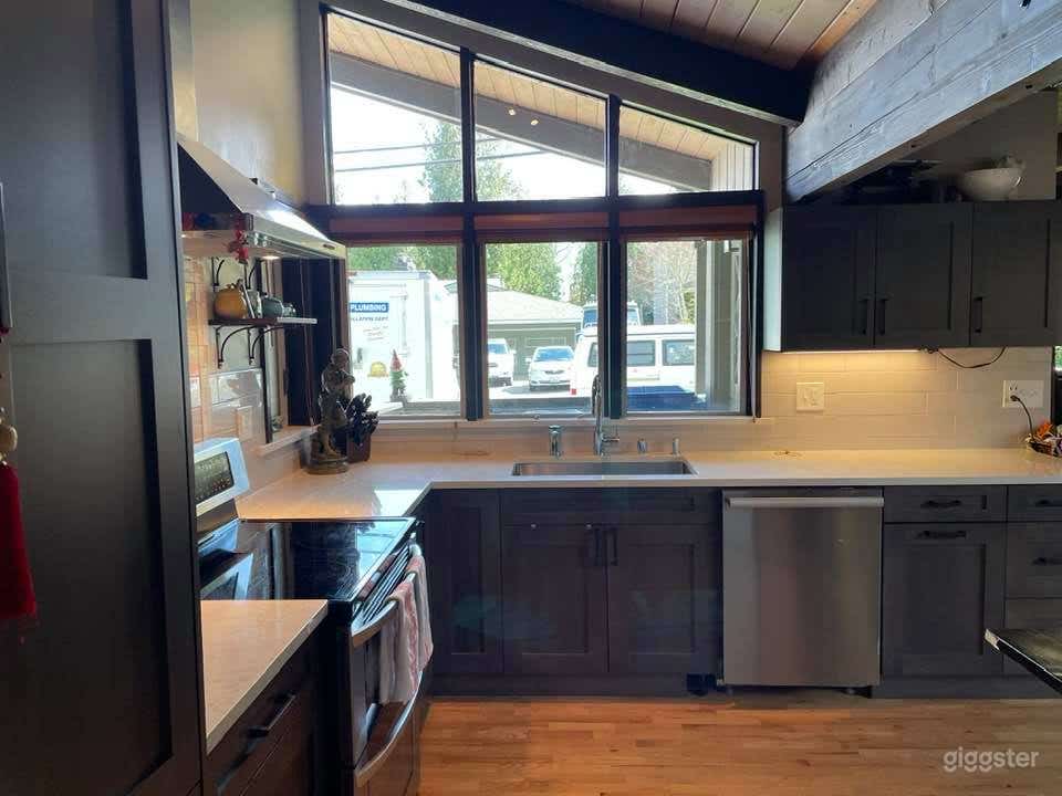 Wedgewood Mid-Century Gem Photo 1