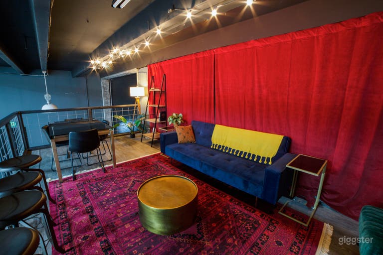  Dedicated producer balcony and lounge area to oversee the shoot. 