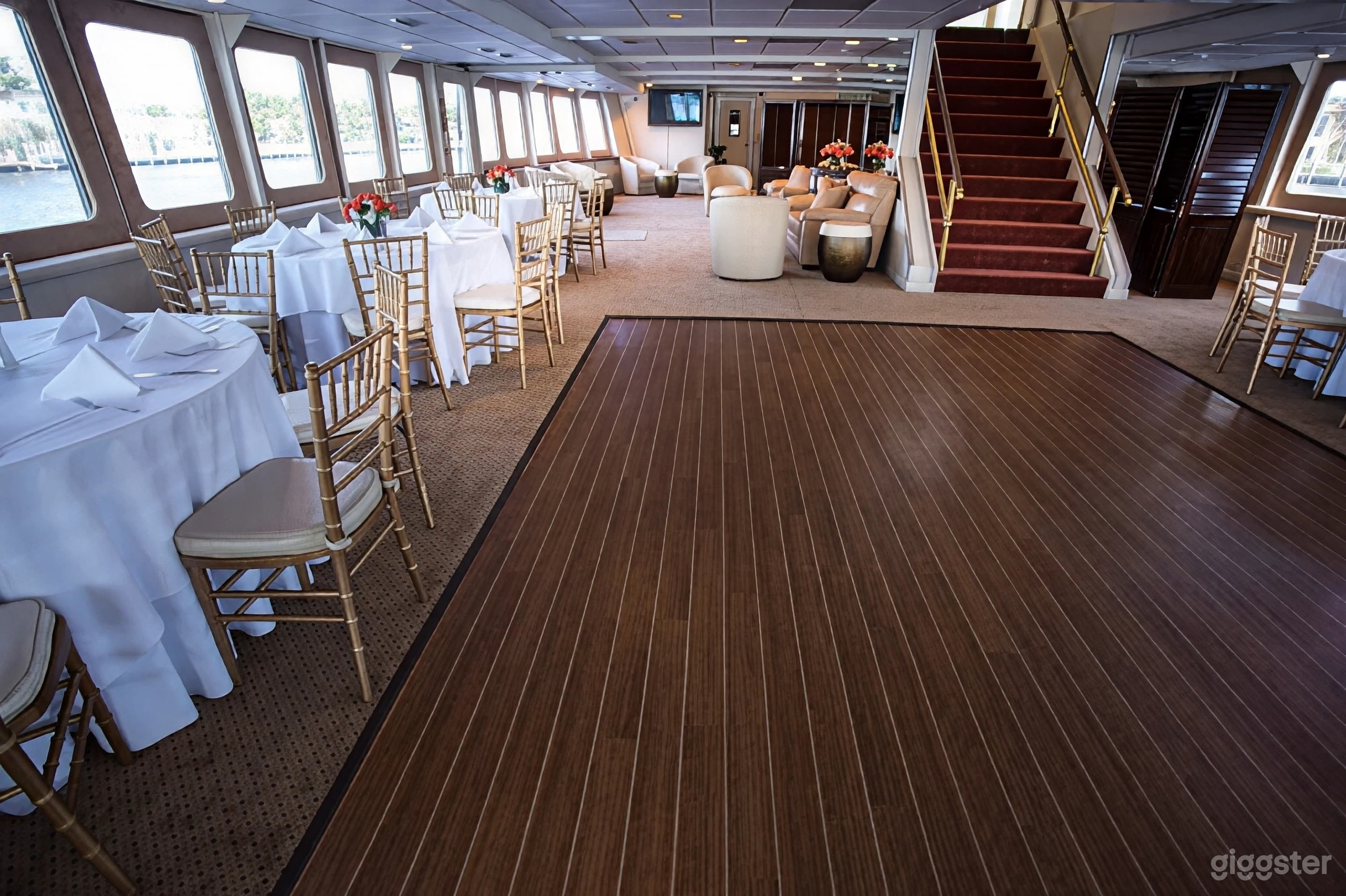 Massive 516-Guest Luxury Event Mega-Yacht Photo 4