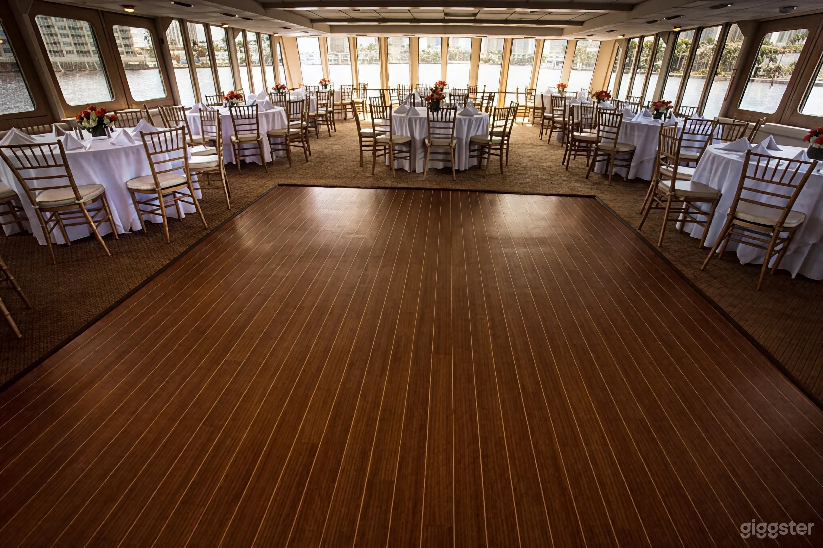 Massive 516-Guest Luxury Event Mega-Yacht Photo 2