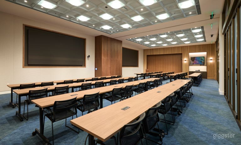  Stunning Rooftop + Indoor Event & Meeting Venue 