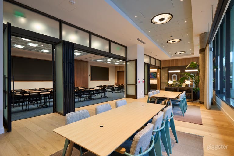 Stunning Rooftop + Indoor Event & Meeting Venue 