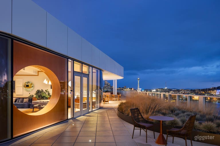  Stunning Rooftop + Indoor Event & Meeting Venue 