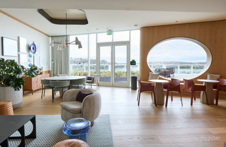  Stunning Rooftop + Indoor Event & Meeting Venue 
