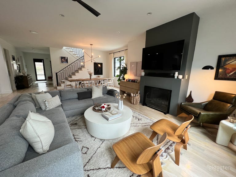  Modern Farmhouse in Prime Location 