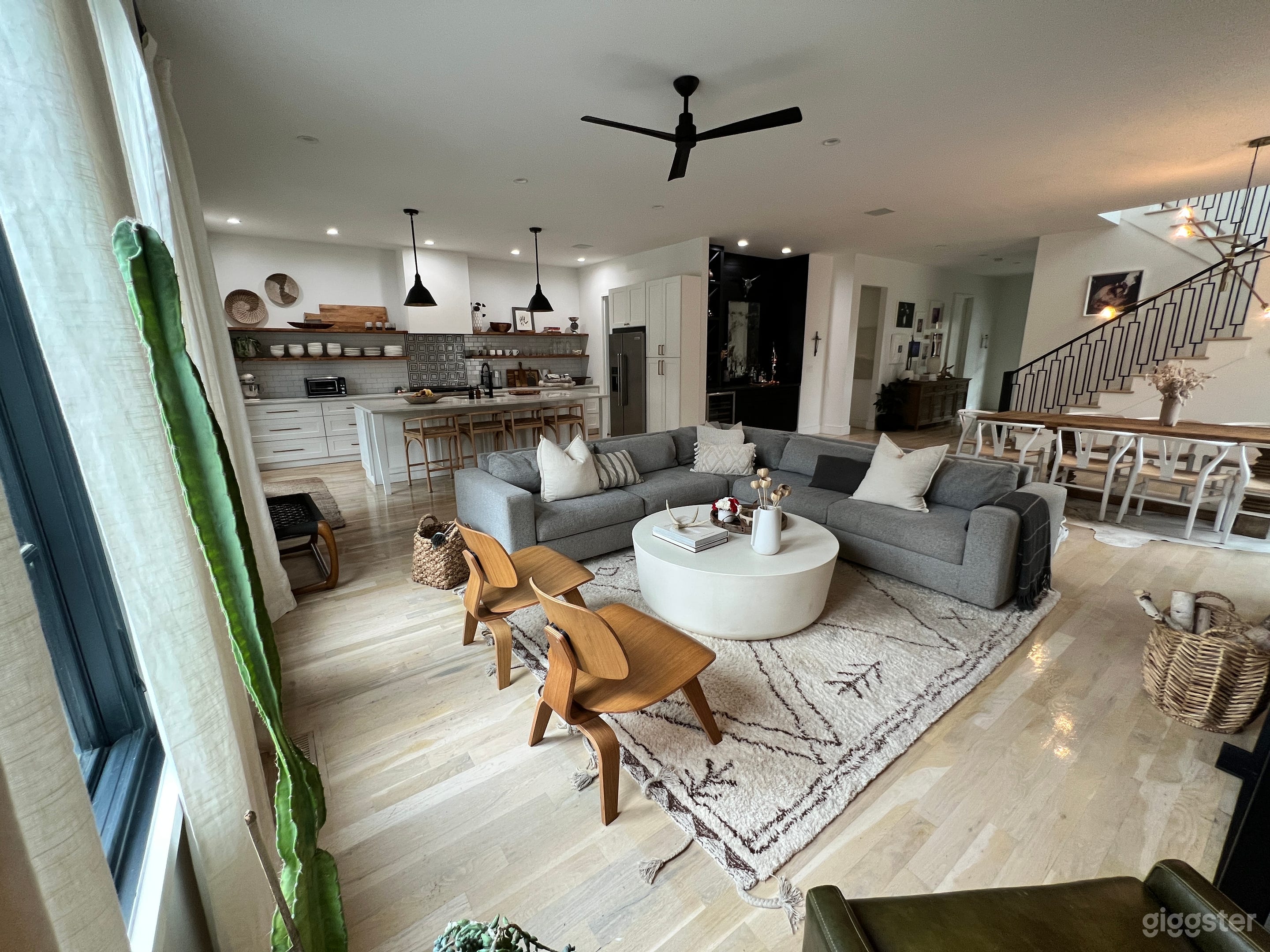 Modern Farmhouse in Prime Location Photo 4