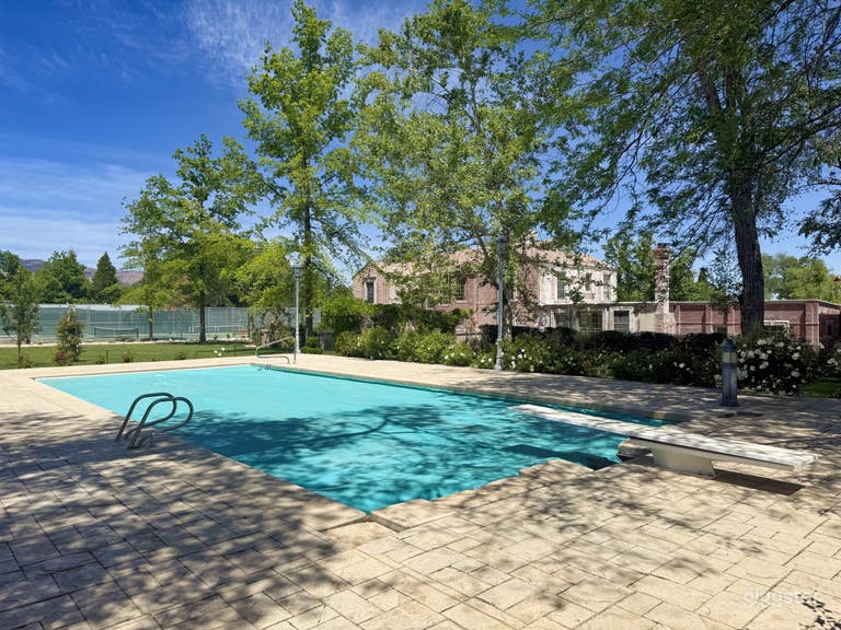  Colonial Mansion Large Pool Yard in Reno 