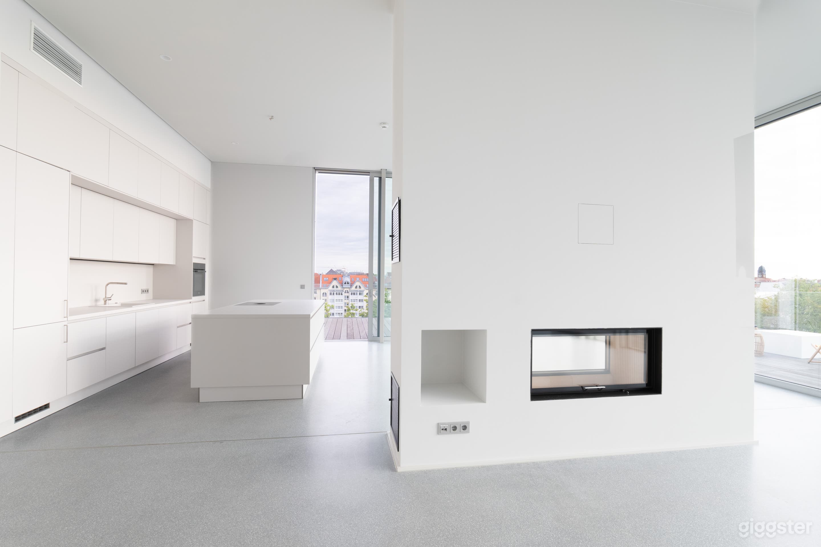 Luxurious Rooftop and Premium Penthouse Photo 2