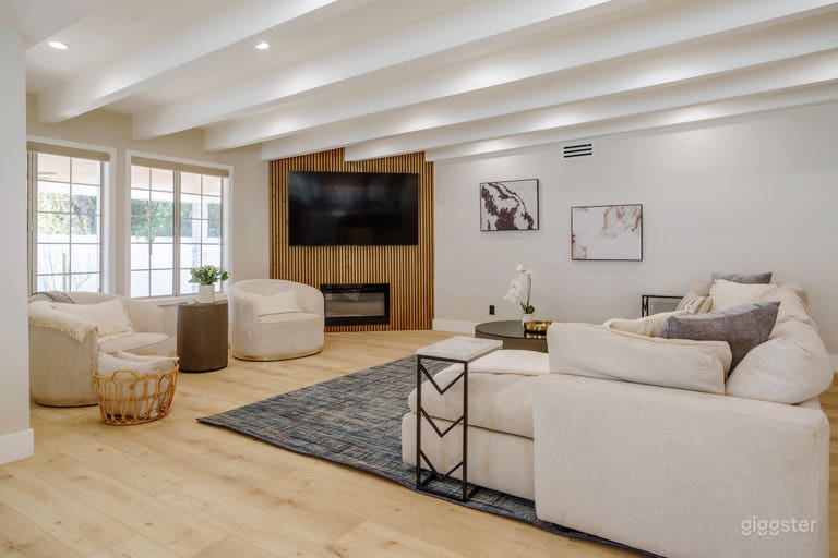  New 5 Bedroom House with Hot Tub  