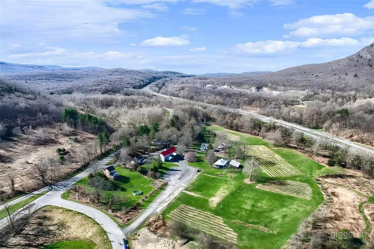  Sweet Clover Farm - Historic Hudson Valley Farm 