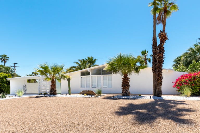  Oasis Chic du Milieu du Siècle 